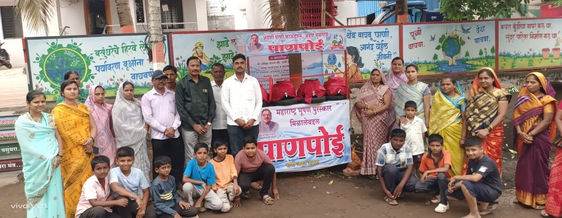 सांगली जिल्हाधिकाऱ्यांना महाराष्ट्र भूषण पुरस्काराने सन्मानित